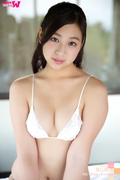 佐山彩香「素肌+香る肌、彩りの季節」(Idol Line)